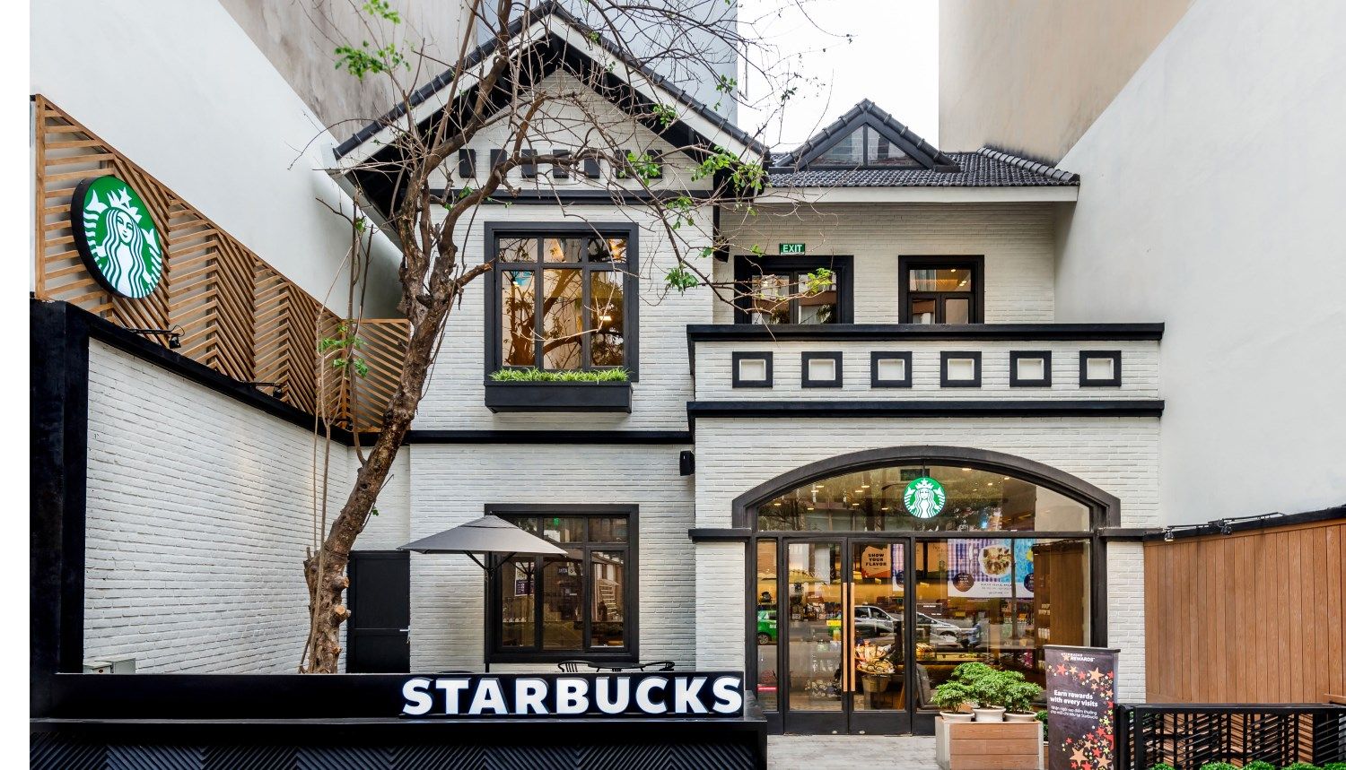 Khám phá ngay “mái ấm” xinh đẹp với thiết kế quán cà phê Starbucks Duy Tân
