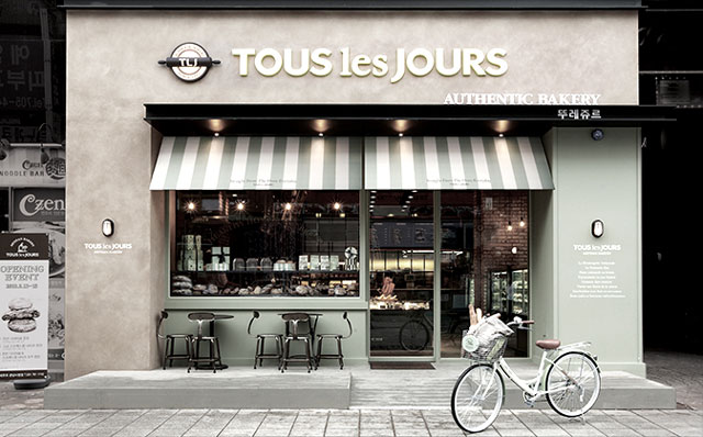 Thiết kế cửa tiệm bánh ngọt TOUS les JOURS
